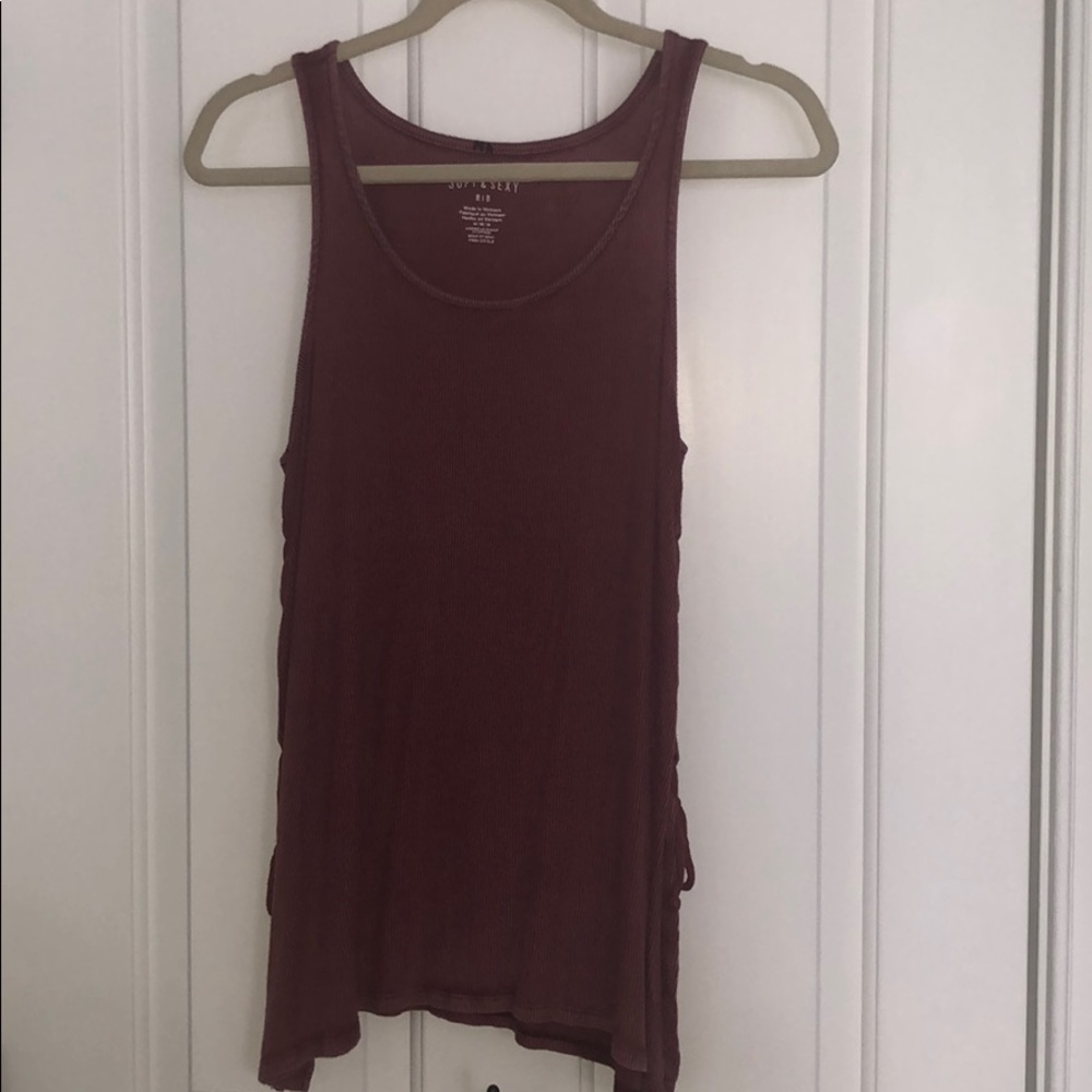 Soft & sexy (dark) red tank top with lace up sides